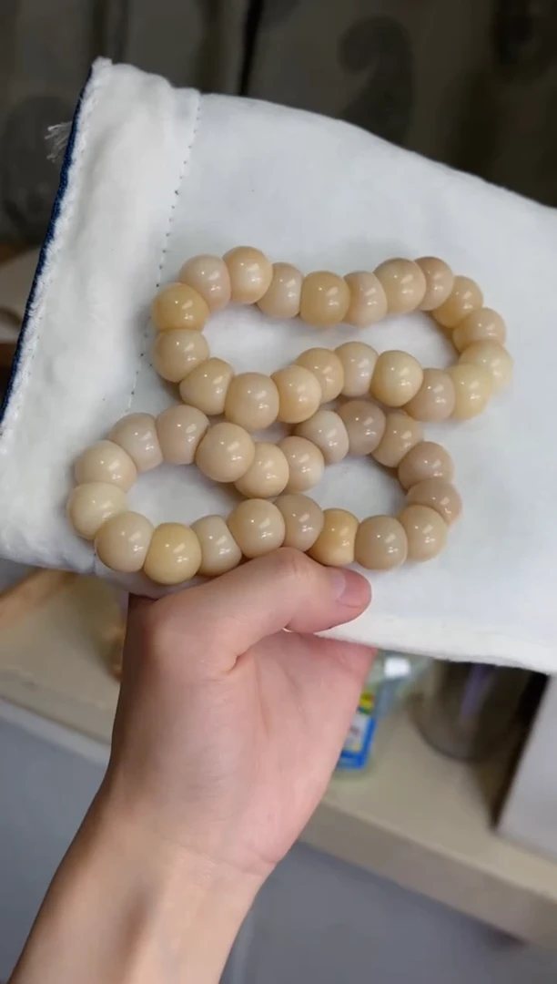 菩提根/象牙果手串奶油粉蒜瓣大肠14.5手串