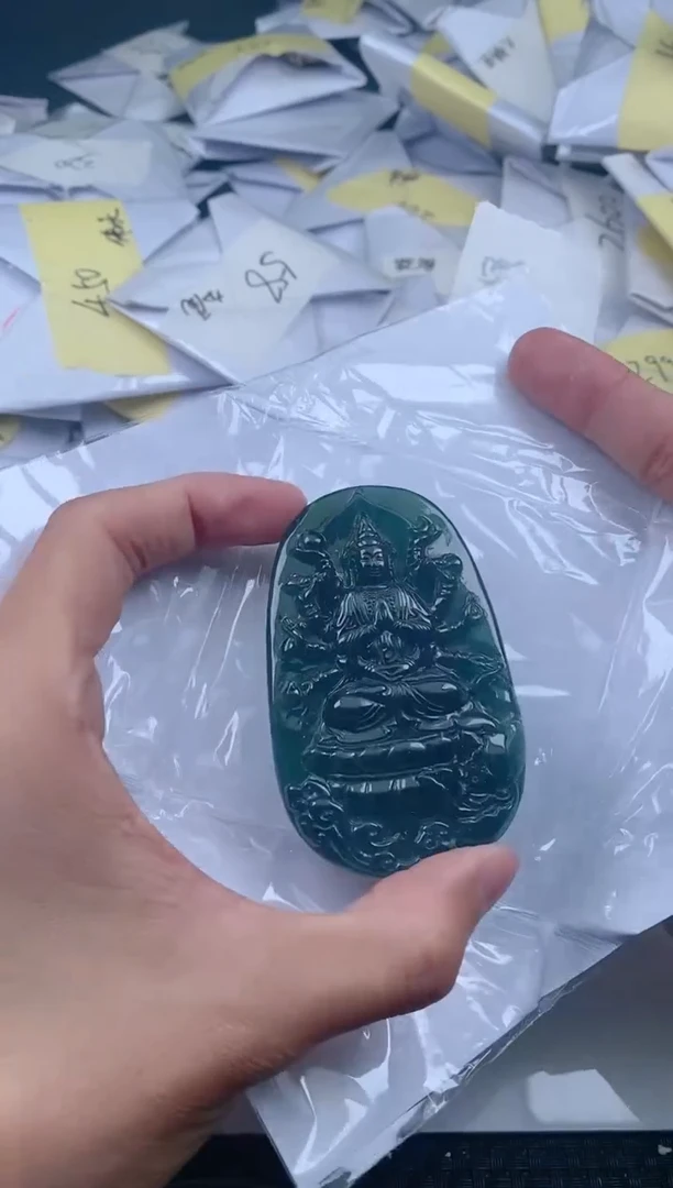 翡翠未镶嵌颈饰