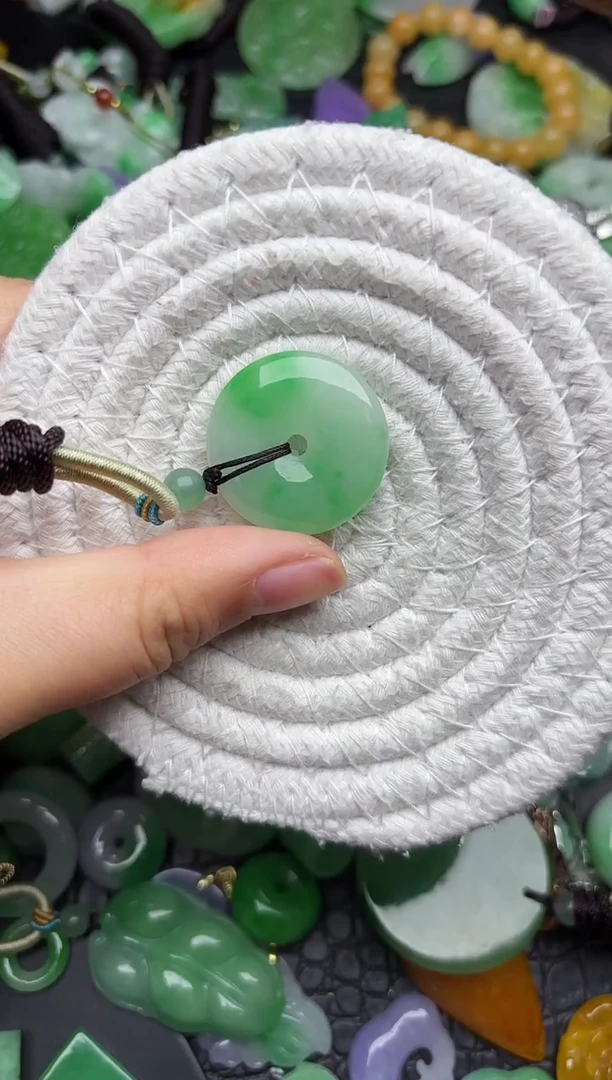 颈饰未镶嵌翡翠缅甸翡翠吊坠