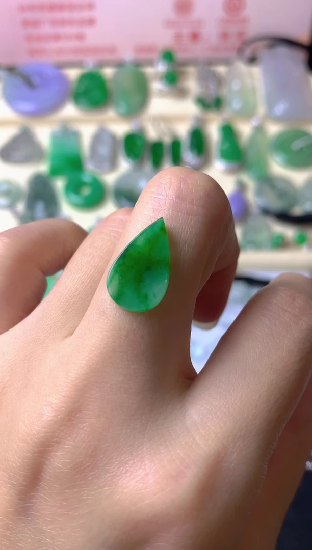 未镶嵌定制翡翠阿*裸玉（客户意向镶嵌）