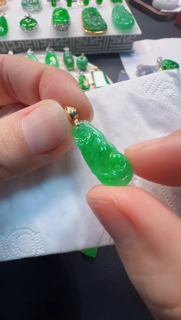 翡翠18K金镶嵌吊坠(不含链)680