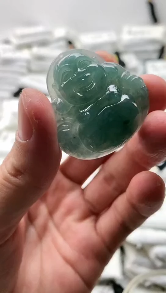 翡翠未镶嵌颈饰佛公