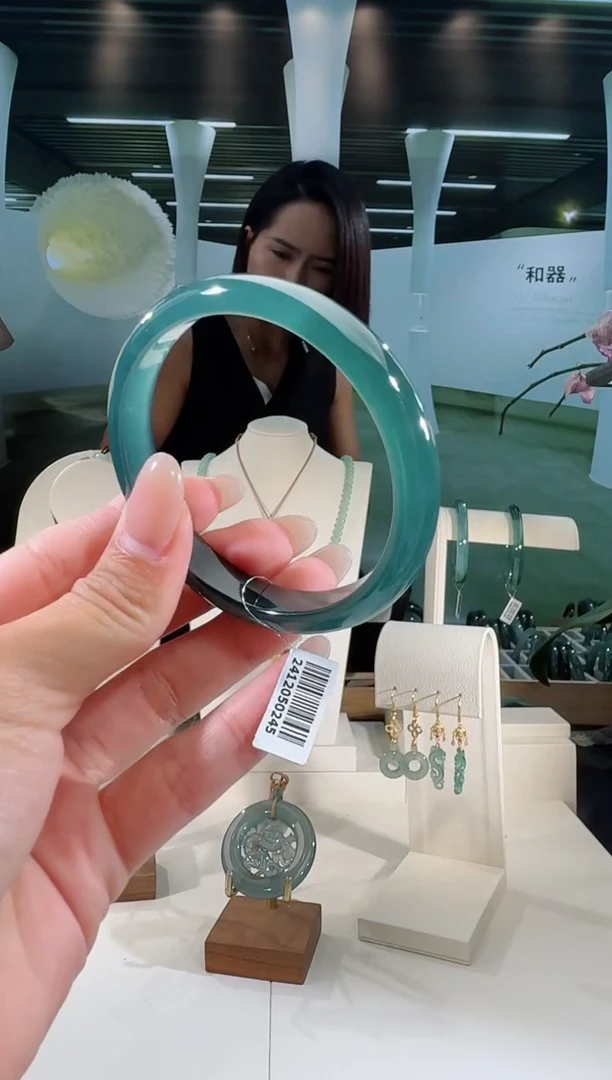 翡翠手镯未镶嵌56.4圈