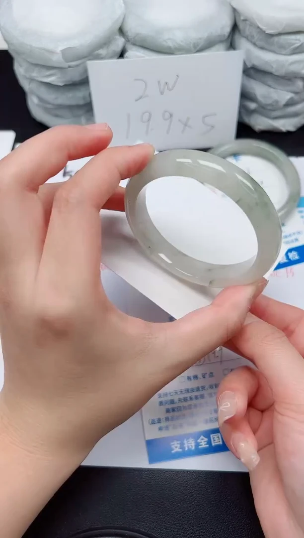 【闪购商品】石英质玉手镯未镶嵌G129-55.7