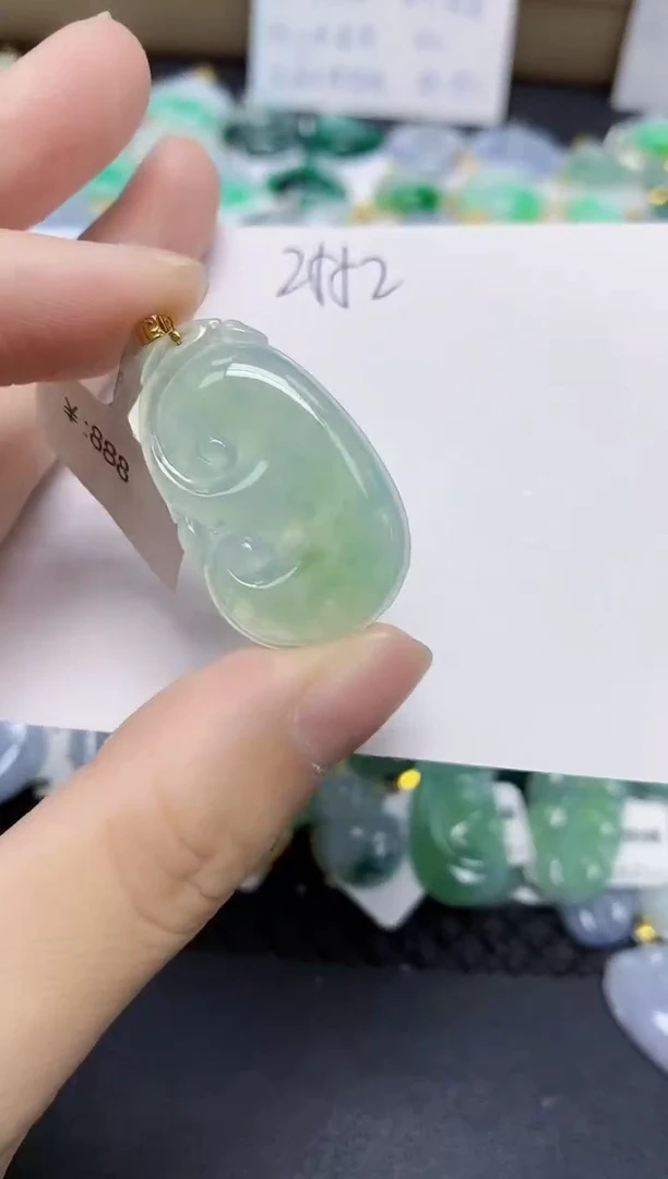翡翠18K金镶嵌颈饰天然缅甸翡翠A货