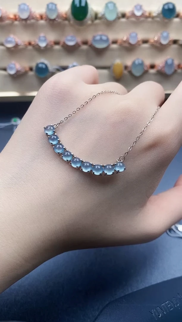 翡翠未镶嵌颈饰一物一证一礼盒