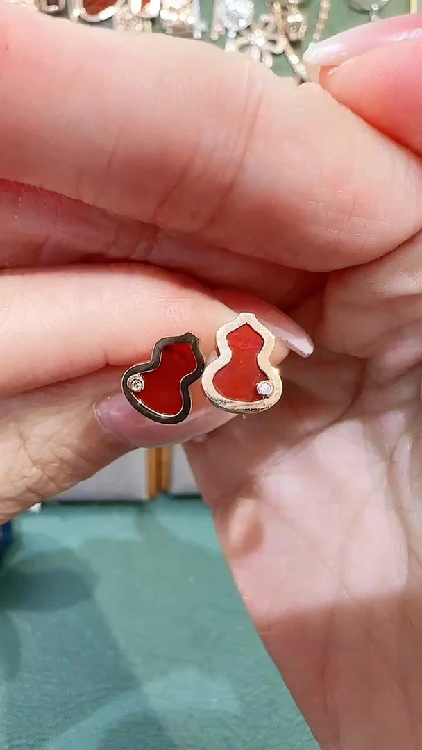 【闪购商品】玛瑙/玉髓耳钉18K金镶嵌18K金钻石葫芦耳钉