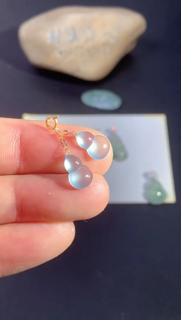 颈饰18K金镶嵌翡翠