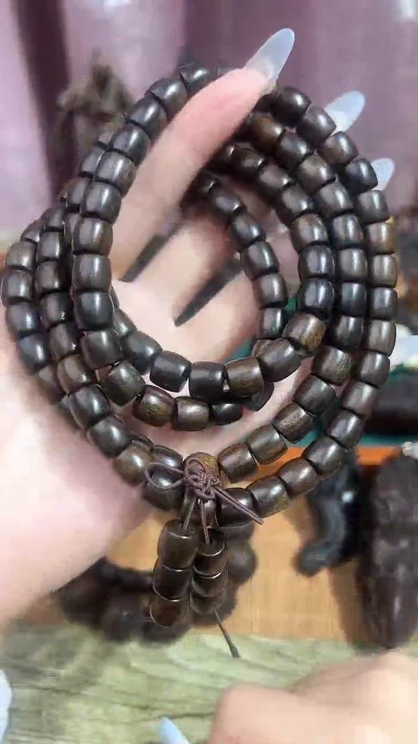 【闪购商品】贡木新品0.8x0.9cm108颗绿奇楠手串
