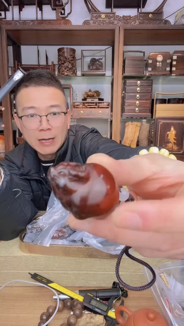【闪购商品】乌木类书架758小叶紫檀唐牛手把件