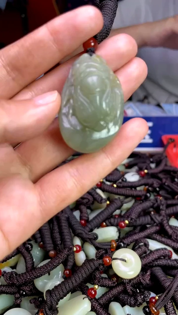 未镶嵌和田玉摆件1