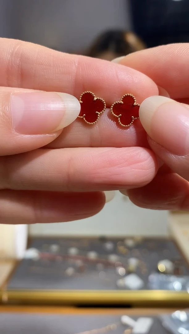 18K金镶嵌耳钉玛瑙/玉髓耳钉