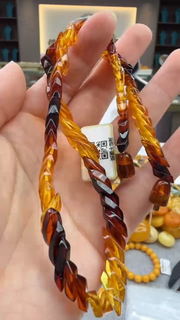 琥珀颈饰未镶嵌76秒拍号 假一罚三