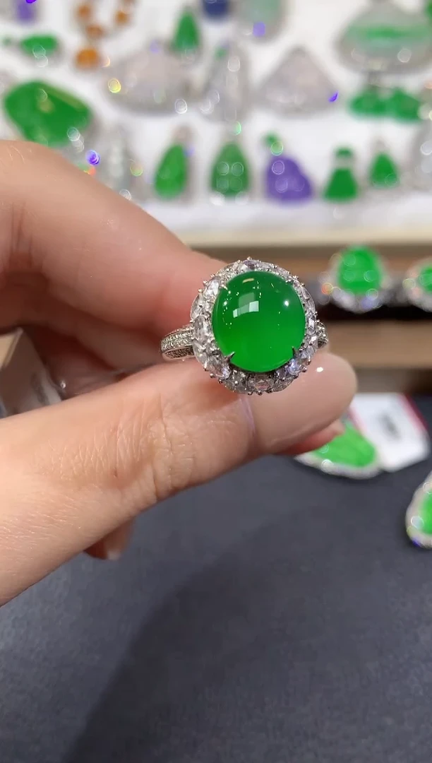 18K金镶嵌戒指翡翠小*C64