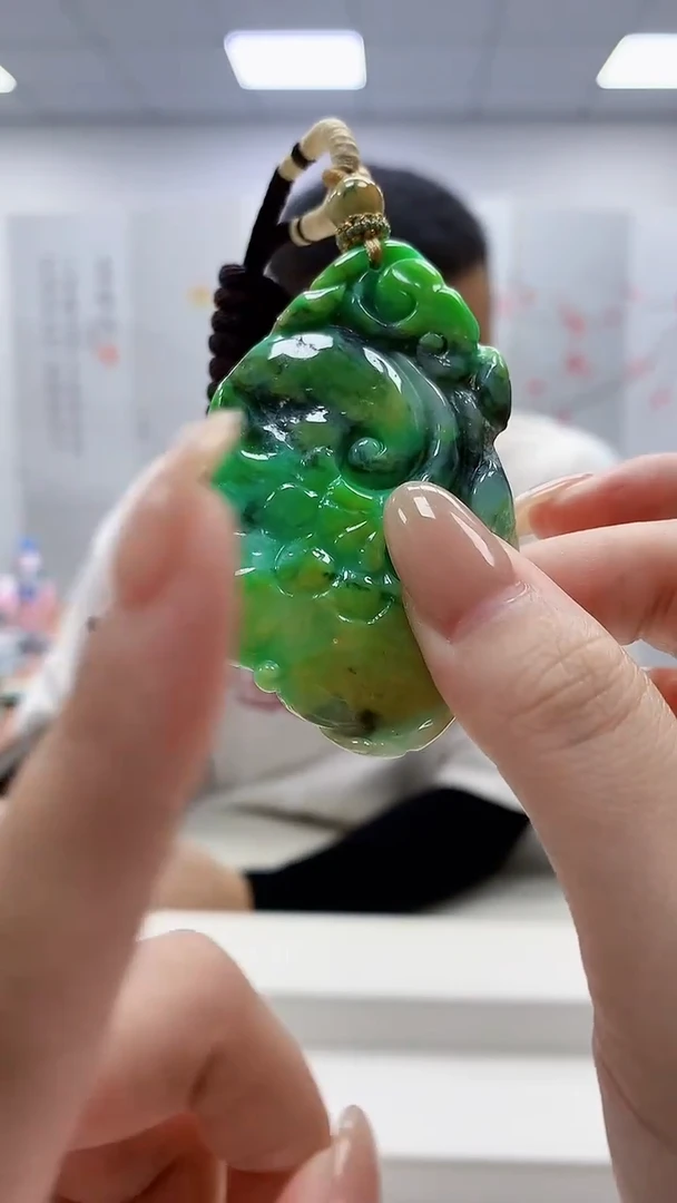 未镶嵌定制翡翠小****?4898lr-毛货挂件