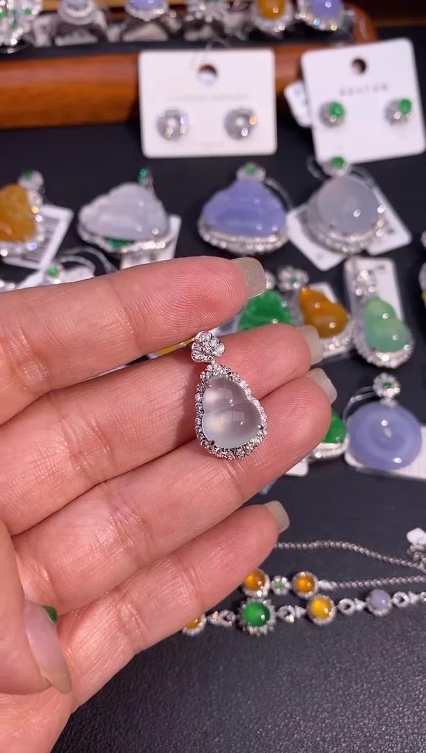 【闪购商品】翡翠吊坠(不含链)18K金镶嵌吊坠