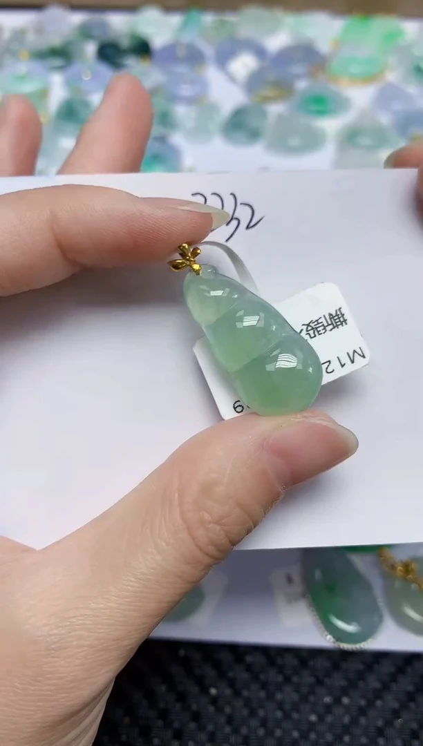 翡翠18K金镶嵌颈饰111111111111