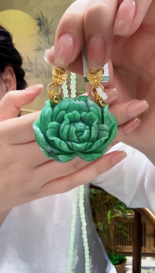 颈饰未镶嵌翡翠吊坠