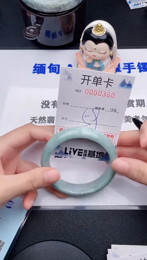 翡翠手镯未镶嵌60拍哪个图片就是发哪个