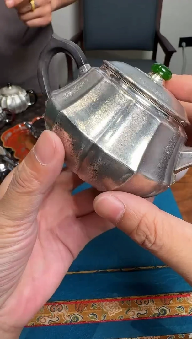 -呆坐 雪花纹錾刻虚怀若谷壶