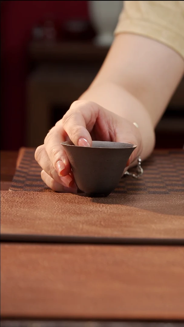 薄胎三足杯aaaaa