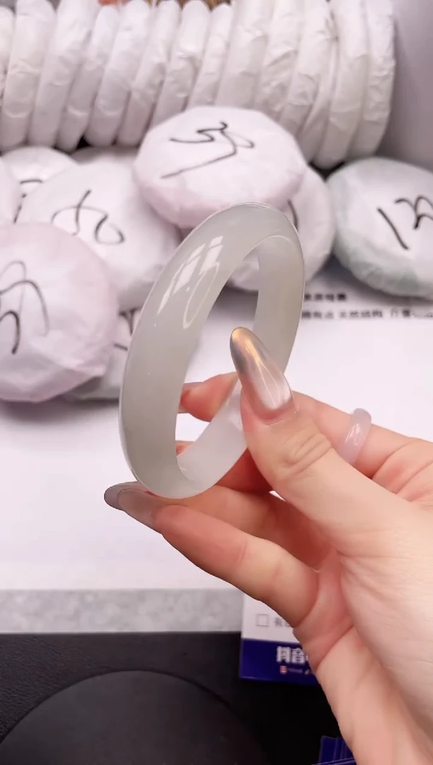 【闪购商品】石英质玉手镯未镶嵌17K234-58