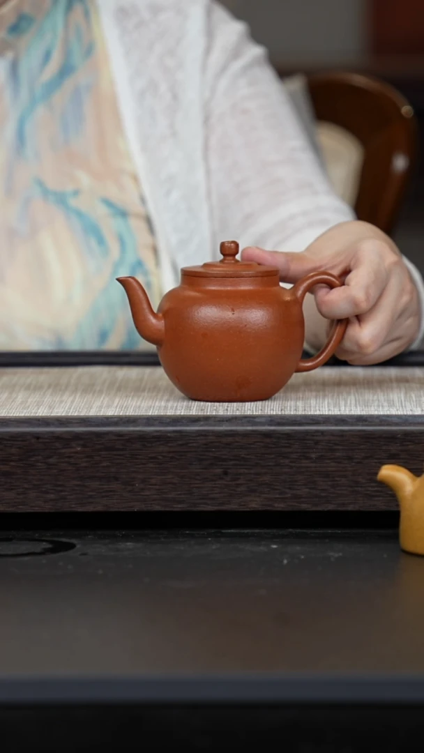 茶壶紫砂。****t微瑕大红泥笠帽莲子