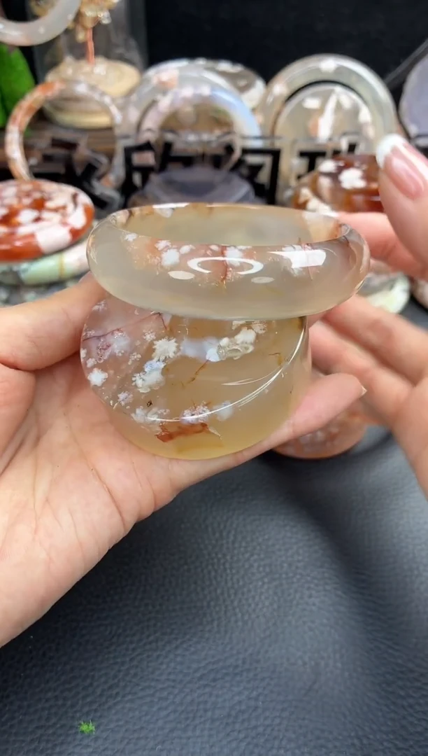 未镶嵌手镯（圆镯）石英质玉60
