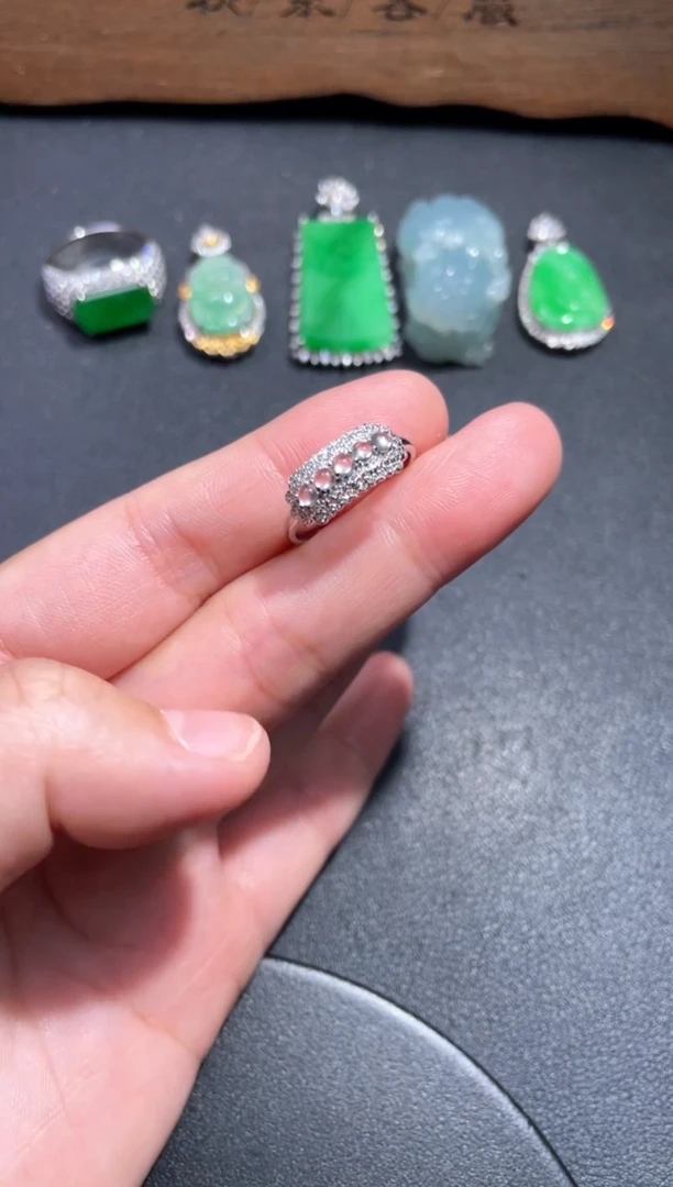 18K金镶嵌戒指翡翠2