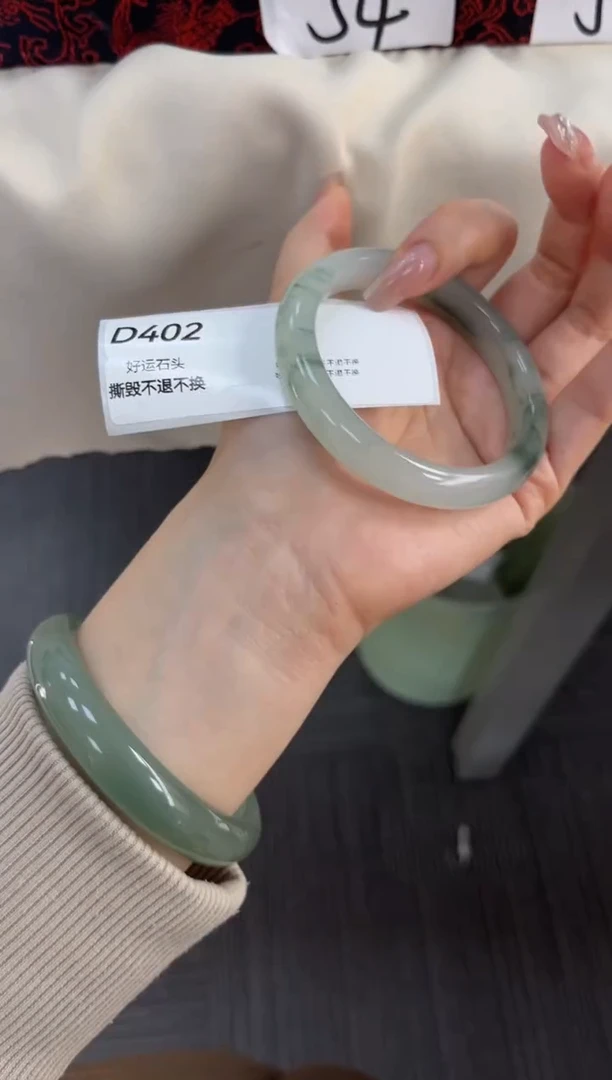 未镶嵌手镯石英质玉402微瑕