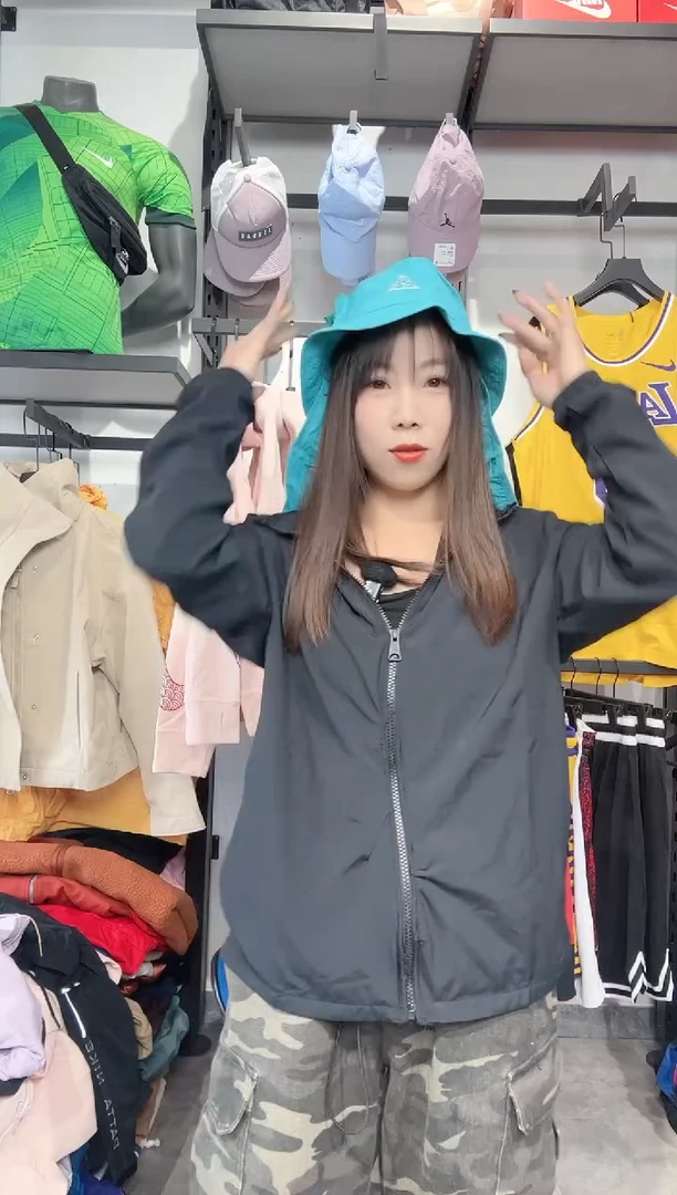 1775  编码 瑕疵款直播间过款为准 尺码小孩儿的