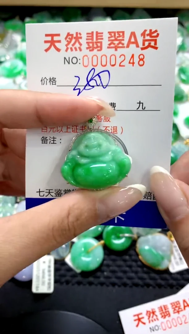 翡翠18K金镶嵌颈饰1111111111111111