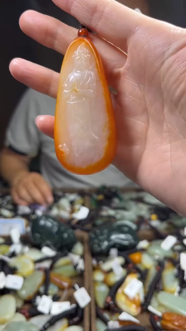 和田玉未镶嵌颈饰·