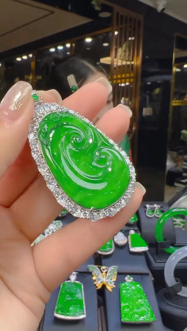 吊坠(赠链)银S925镶嵌翡翠030（多样性发其一）