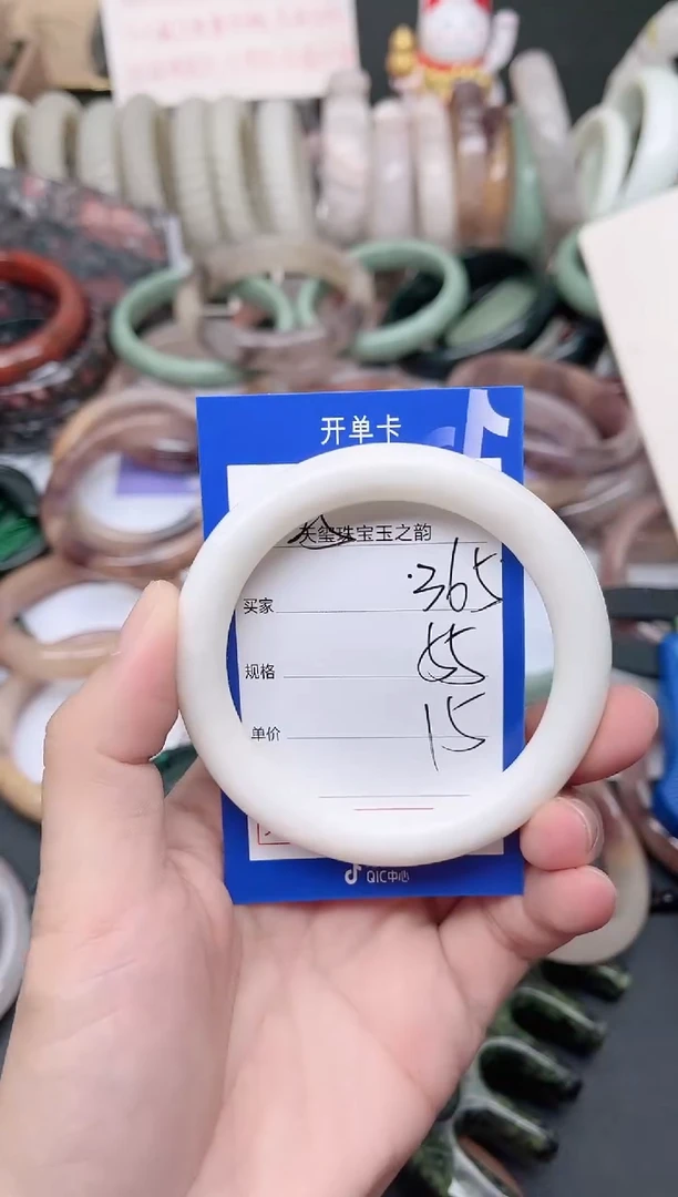 未镶嵌手镯石英质玉365