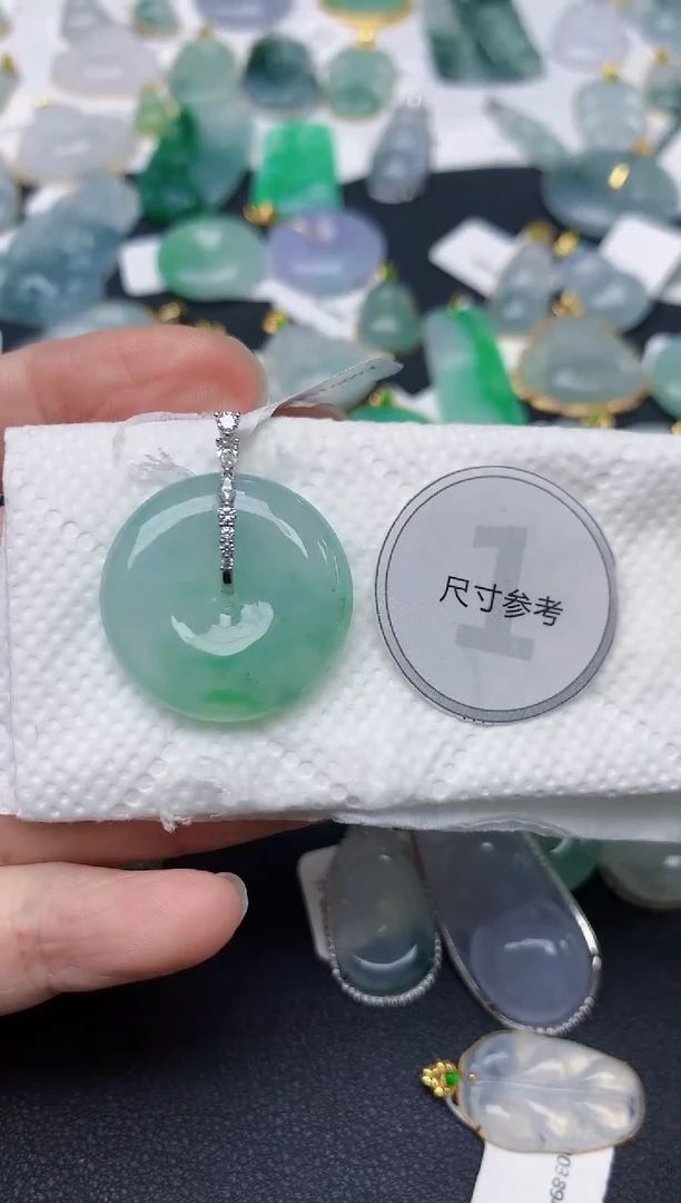 颈饰18K金镶嵌翡翠天然缅甸A货翡翠