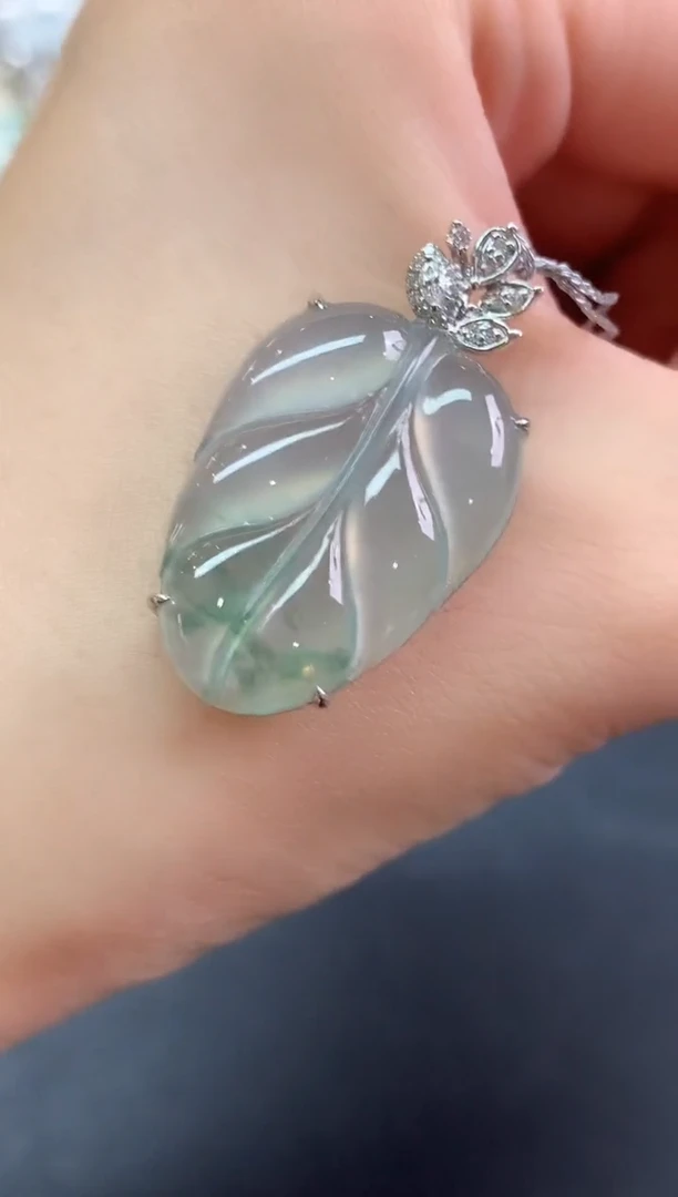 吊坠(不含链)18K金镶嵌翡翠吊坠(不含链)|6800