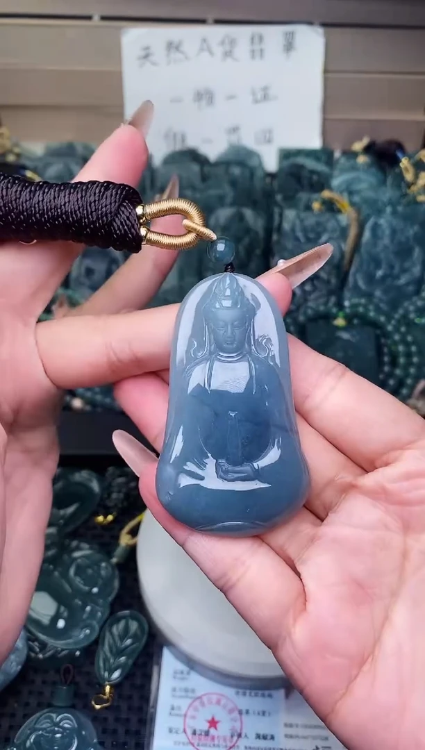 颈饰未镶嵌翡翠