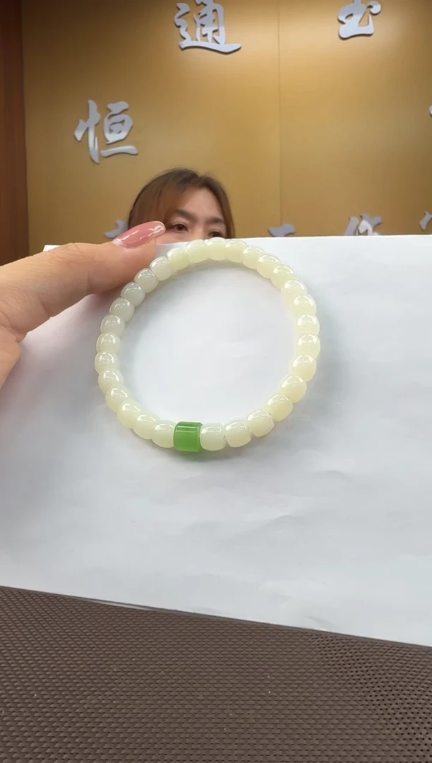 颈饰未镶嵌和田玉手串7mm