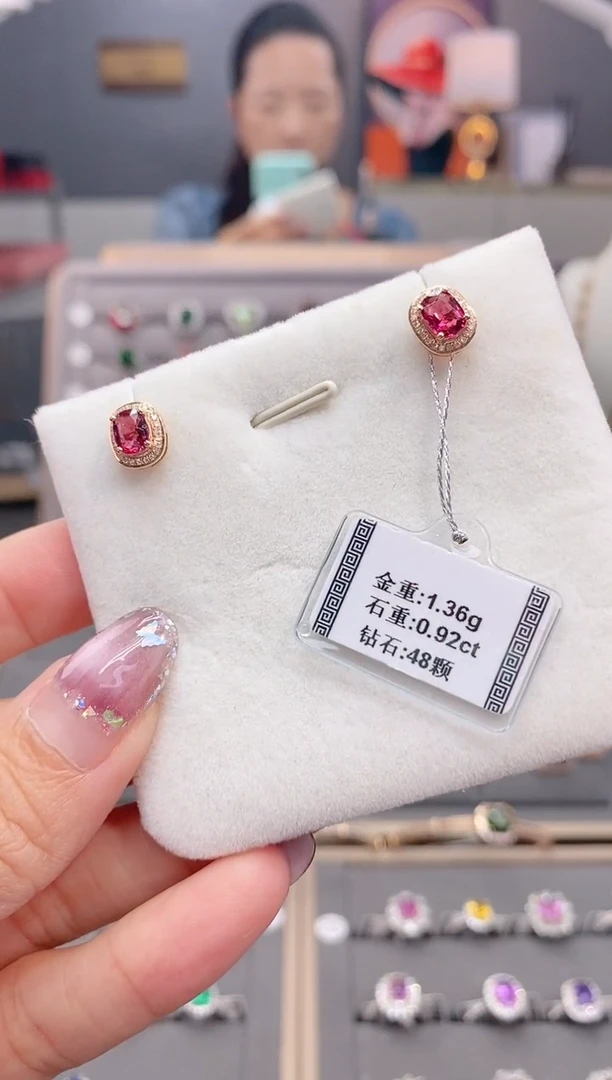 18K金镶嵌耳饰碧玺0.92配钻