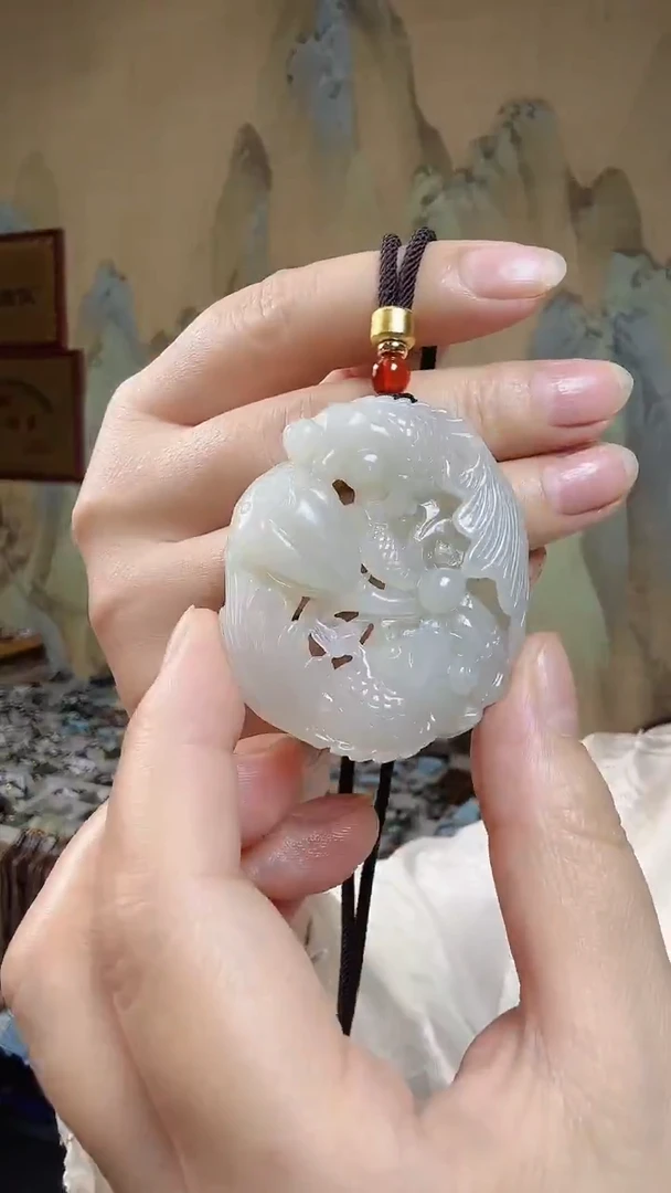 颈饰未镶嵌和田玉.