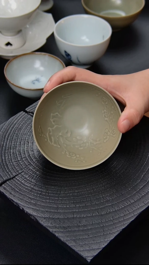 蓝天手作青釉印花梅花杯