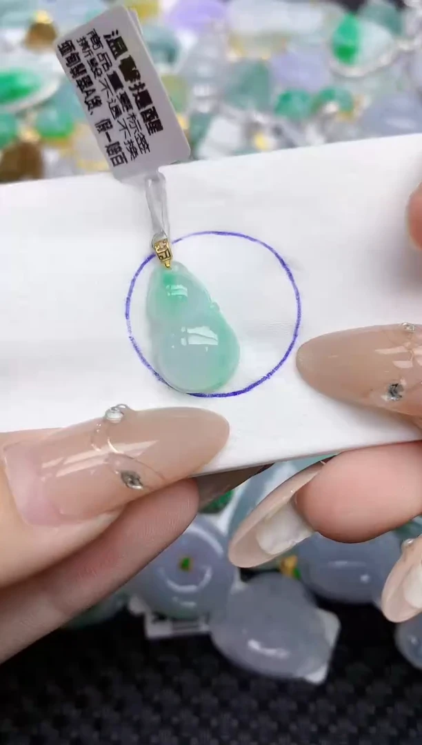 颈饰18K金镶嵌翡翠   天然翡翠A货  百元以上9米证书费自理