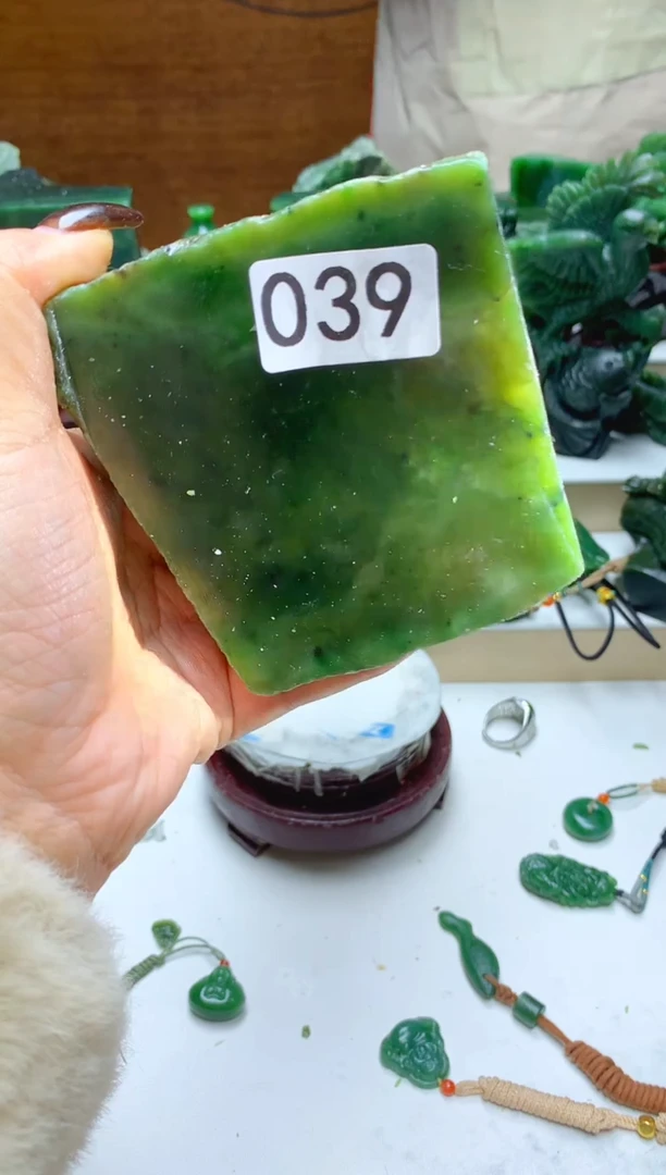 未镶嵌和田玉摆件1