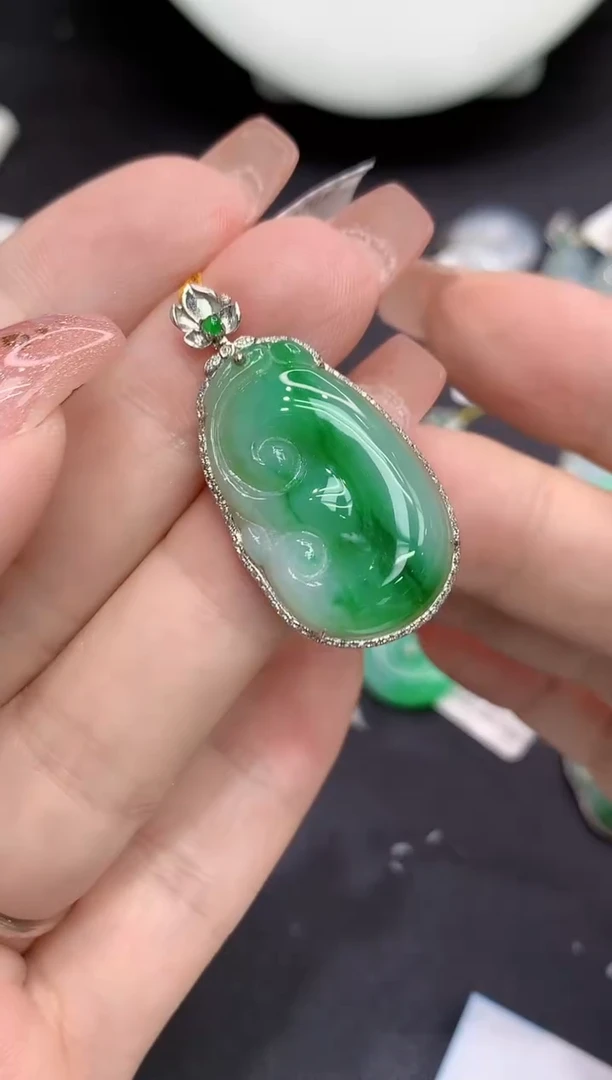 吊坠(不含链)18K金镶嵌翡翠11