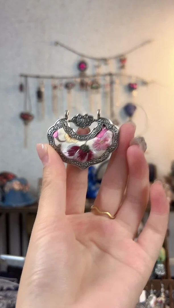 织绣彩云南阁非遗老绣饰品024