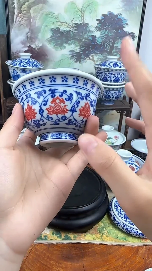 陶瓷青花釉里红缠枝莲压手杯