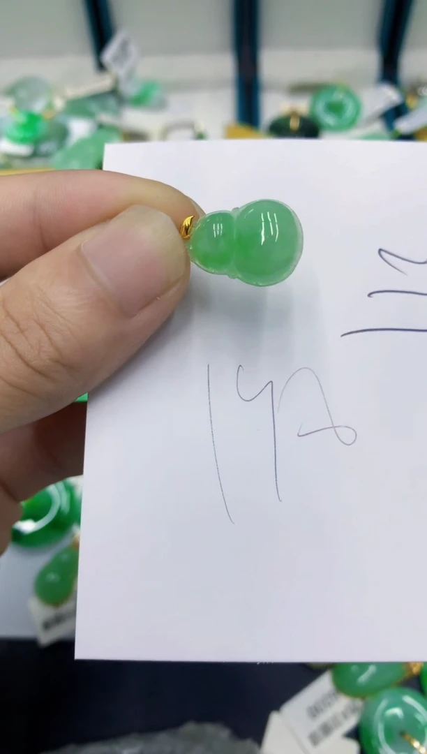 翡翠挂件18K金镶嵌翡翠