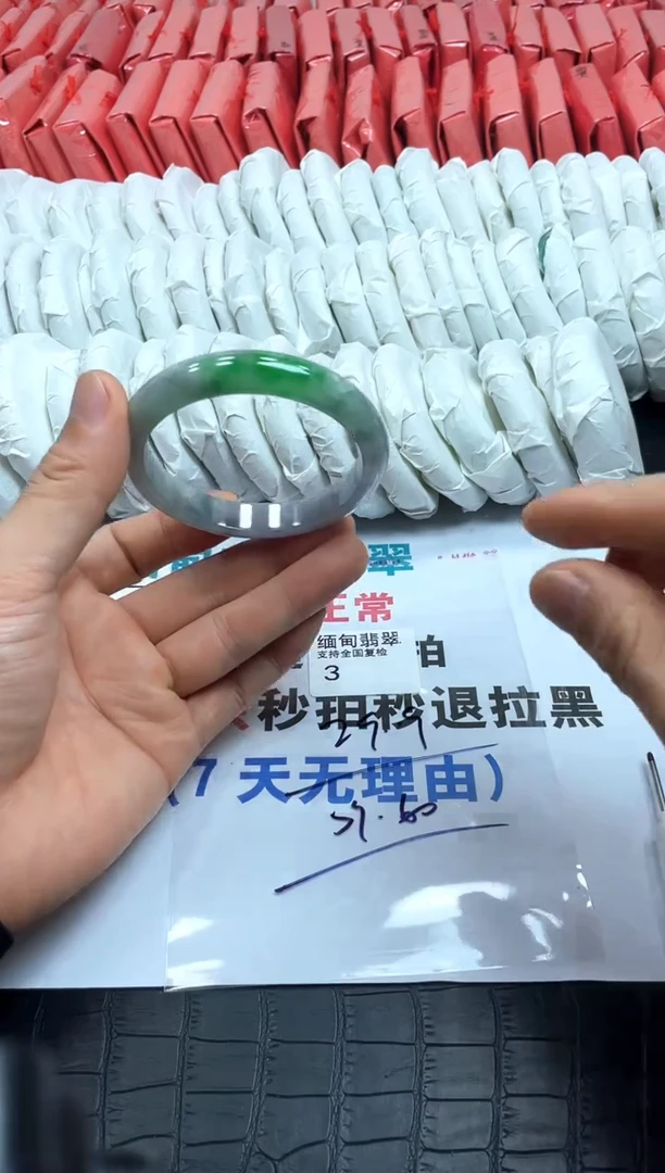 翡翠手镯未镶嵌所见所得，高冰美人镯！