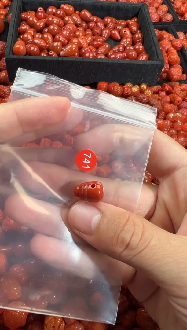 南红玛瑙未镶嵌颈饰1